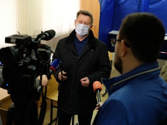 Мэр Новосибирска Локоть сообщил о планах ревакцинироваться от COVID-19