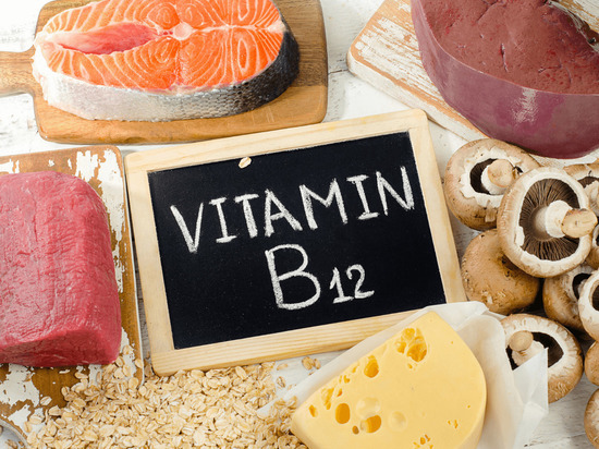 Признаком дефицита витамина B12 назвали четыре симптома на лице