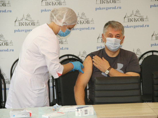 Депутаты Псковской городской Думы привились от гриппа и пневмококка