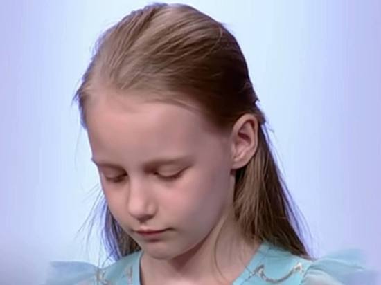 Отец 9-летней студентки Алисы Тепляковой перевел дочь на индивидуальную учебу