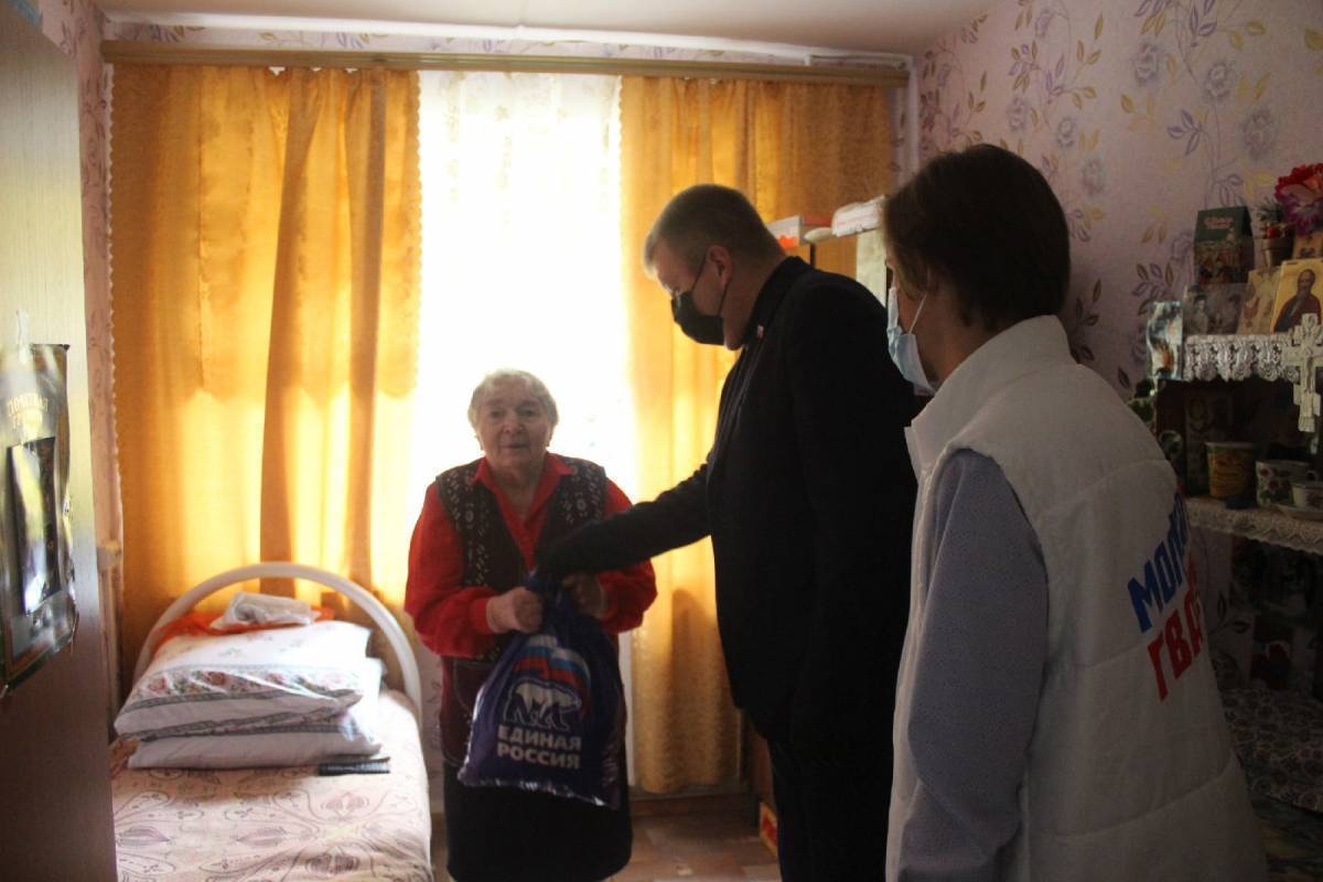 Поздравления с Днем пожилого человека принимали проживающие Октябрьского геронтологического центра