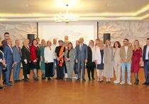 Присутствующих поздравила и поблагодарила за высокий профессионализм глава городского округа Серпухов Юлия Купецкая
