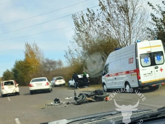 Мотоциклист доставлен в больницу после ДТП с Honda на Кадале в Чите