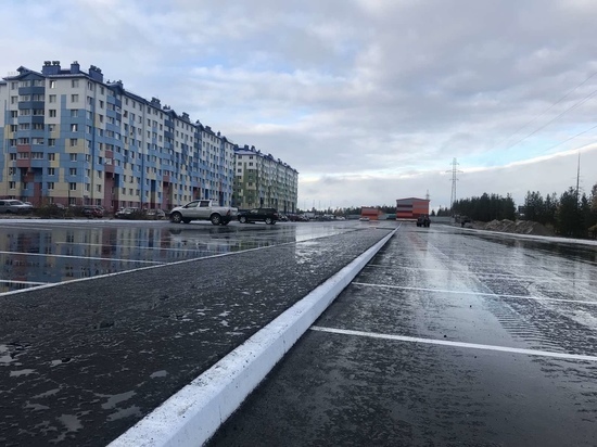 Две новые парковки на 370 машино-мест обустроили в микрорайоне Ноябрьска