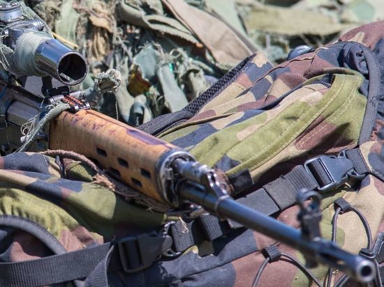 Снайперские учения по стрельбе из движущихся автомобилей прошли в Ленобласти