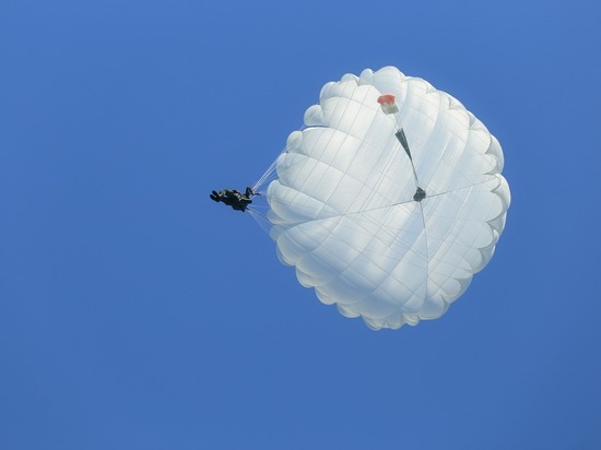 В Оренбургской области погиб парашютист