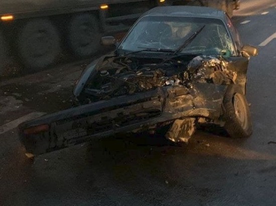 Под Красноярском в пассажирский автобус врезался автомобиль