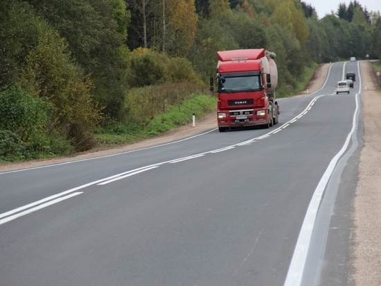 В Псковской области 12 км трассы до границы с Латвией отремонтировали по нацпроекту