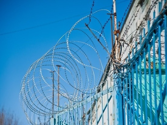 В Астрахани заключенный ударил сотрудника колонии и порвал его форму