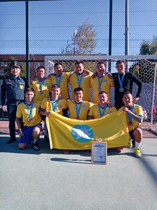 Калмыцкие спасатели взяли бронзу ЮФО по мини-футболу