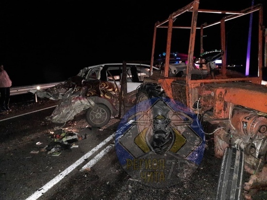 Пассажир Toyota пострадал в ДТП с трактором на трассе в Забайкалье