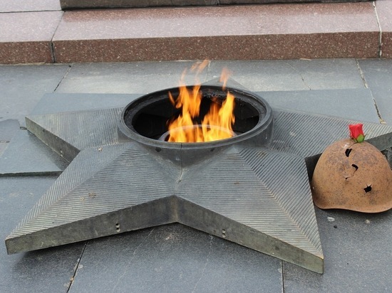 На Урале арестовали бомжа, сушившего носки на Вечном огне