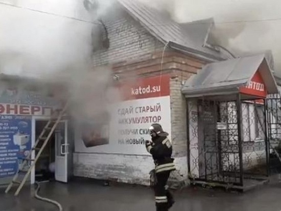 Магазин аккумуляторов загорелся под Новосибирском