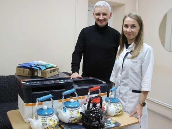Переболевший коронавирусом вахтовик привез подарки больнице Тарко-Сале