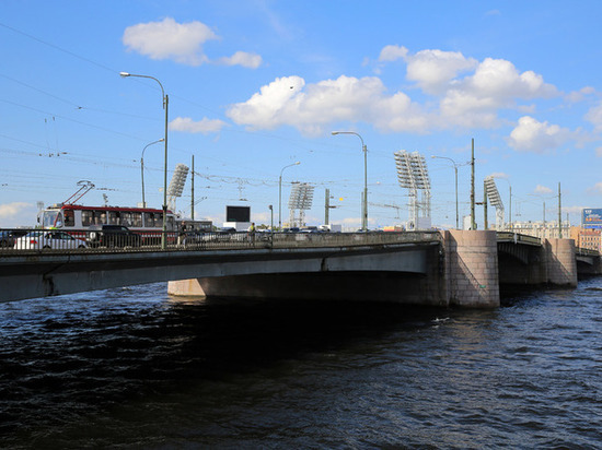 Стало известно, куда «переедет» общественный транспорт после закрытия Биржевого моста