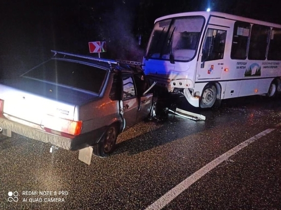 В ДТП с автобусом в Сочи погиб человек