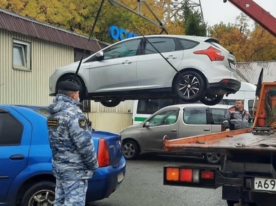 19 автомобилей арестовали судебные приставы в Красноярске и Минусинске