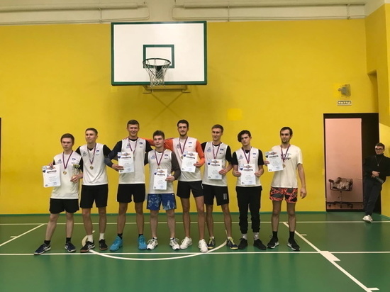 Мужская команда заполярного вуза одержала победу в турнире по волейболу, посвященного Дню учителя