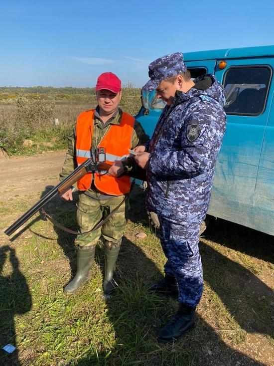 Пять нарушений в сфере оборота оружия выявили псковские росгвардейцы