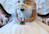Коронавирус сорвал москвичке свадьбу, а недобросовестному салону свадебных платьев дал возможность нажиться на невесте