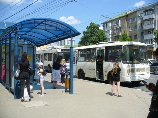 Выпавшая из автобуса белгородка отсудила у ЕТК 250 тысяч рублей