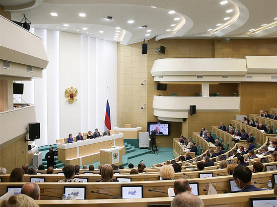 Председатель ЗСК Юрий Бурлачко принял участие в рассмотрении главного финдокумента России