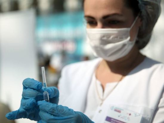 Мантуров раскрыл сумму инвестиций в вакцины от коронавируса