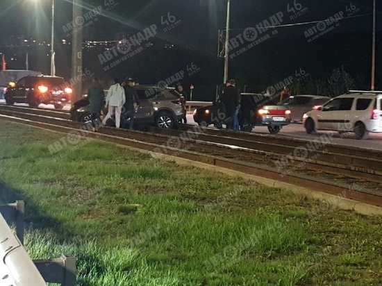 В Курске в ДТП на Кировском мосту пострадали 2 человека