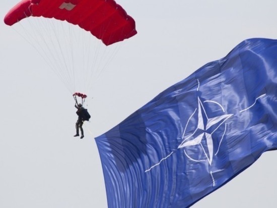 В НАТО выступили за диалог с Россией и против гонки вооружений