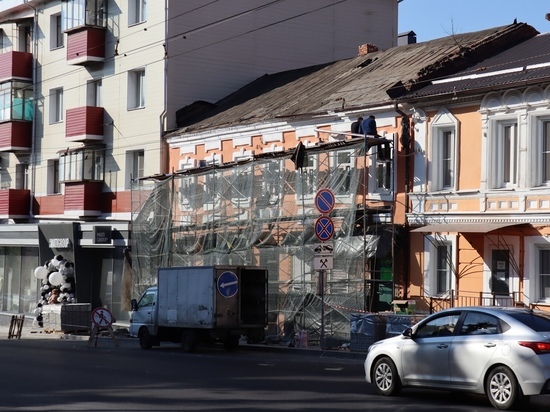 В Курске на Радищева завершается ремонт фасада Дома купцов Воронковых