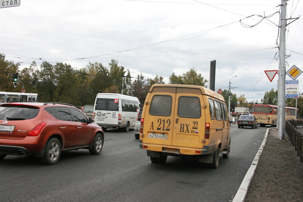 Барнаул 19 ноября. Автобус 2 Барнаул. Маршрутка на остановке.