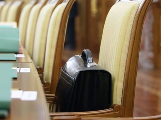 В Калмыкии уволены сразу два чиновника: говорят, ушли по собственному желанию