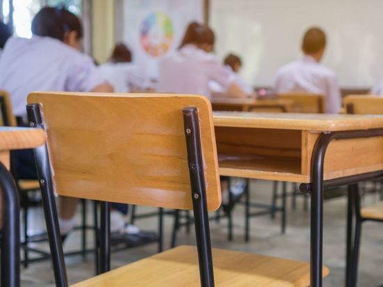 Более 50% жителей Ленобласти мечтают вернуться в школу хотя бы на день