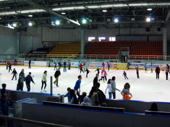 В Мурманске и Мончегорске открывается сезон массового катания на коньках