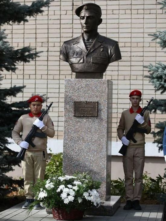 В Челябинске торжественно открыт памятник Герою России Сергею Молодову