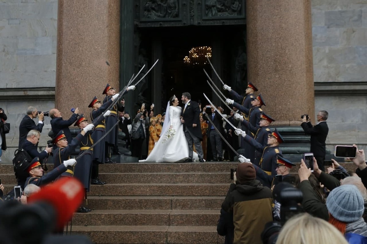 Венчание Романовых в Питере 2021 Почетный караул