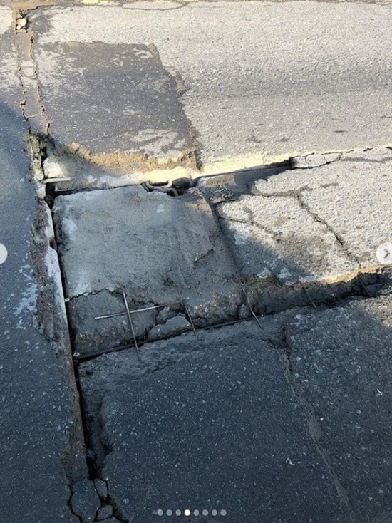Опасная ситуация: о новых дорожных ямах после очередного ремонта Шоссейной сообщили жители Коротчаево