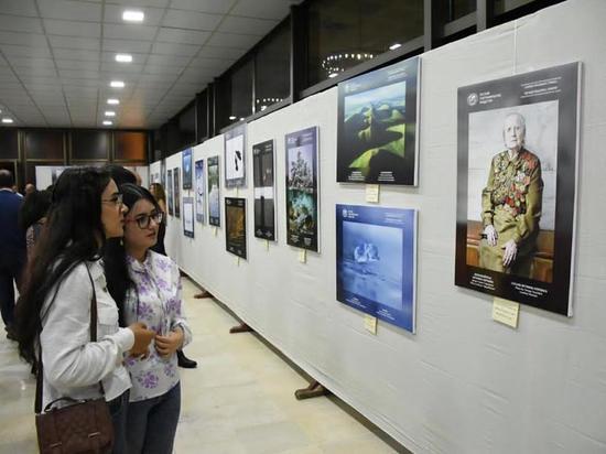 Сирийцы знакомятся с красотами России на югорской выставке