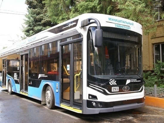 Омские троллейбусы временно перестали останавливаться у «Юного техника»