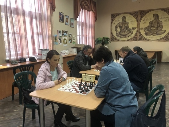 В Абазе проходит шахматный турнир