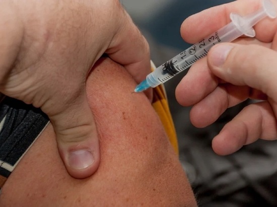 В ДНР от COVID-19 вакцинировались около 200 000 человек
