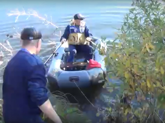 Спасатели Йошкар-Олы помогли паре, перевернувшейся на лодке