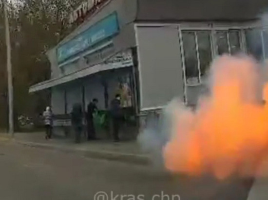«Ничего себе спецэффекты»: странную вспышку засняли на улице Шахтеров в Красноярске