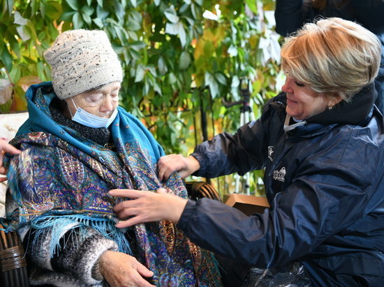 Благотворительный фонд РМК приготовил подарки для пенсионеров в честь Дня пожилого человека
