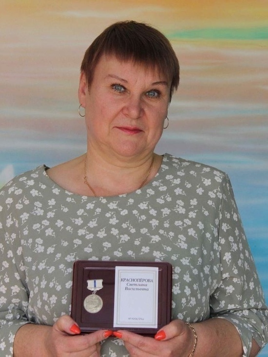 Воспитатель великолукского детского сада получила знак почетного работника РФ