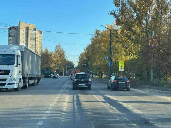 В Ярославле обнаружилась асфальтовая дорога с колеями