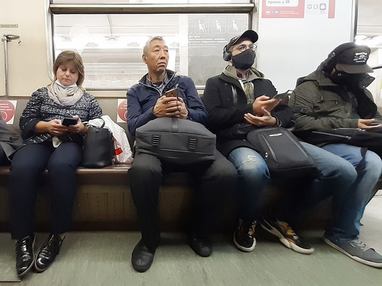 Усталые мужчины из метро: почему они не вмешались в драку