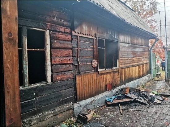 Мужчина погиб в горящем доме из-за курения в Новосибирской области