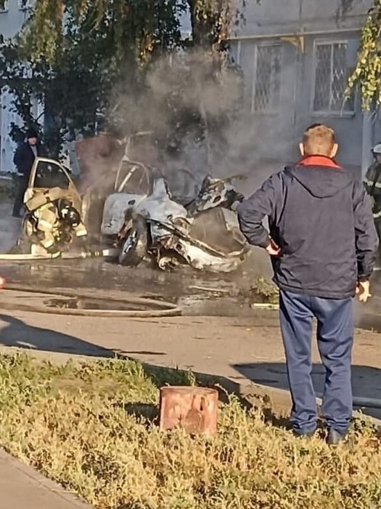 Утром в одном из дворов Челнов сгорела иномарка
