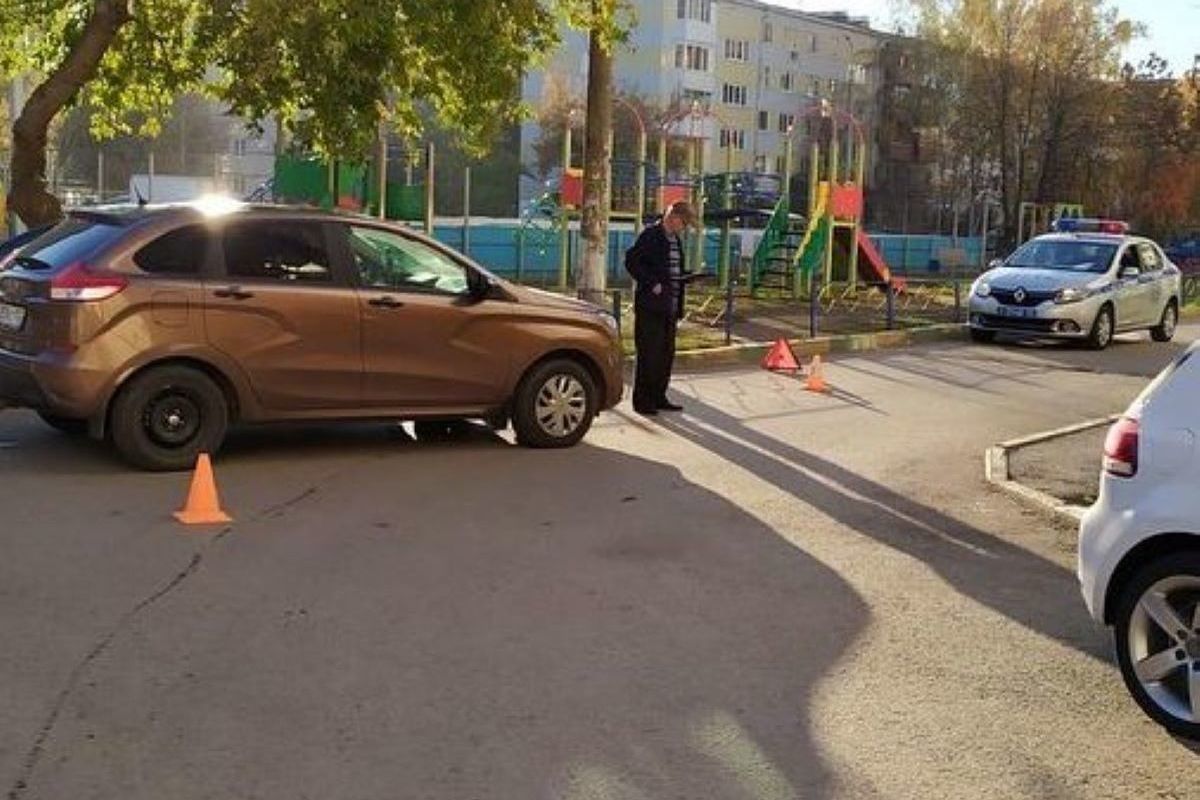 Мальчик попавший под машину. 12 Октября в Уфе сбили ребенка. Сбили ребенка в Уфе 7 декабря. В Уфе сбили ребенка 11 октября. В Арзамасе мальчик попал под машину.